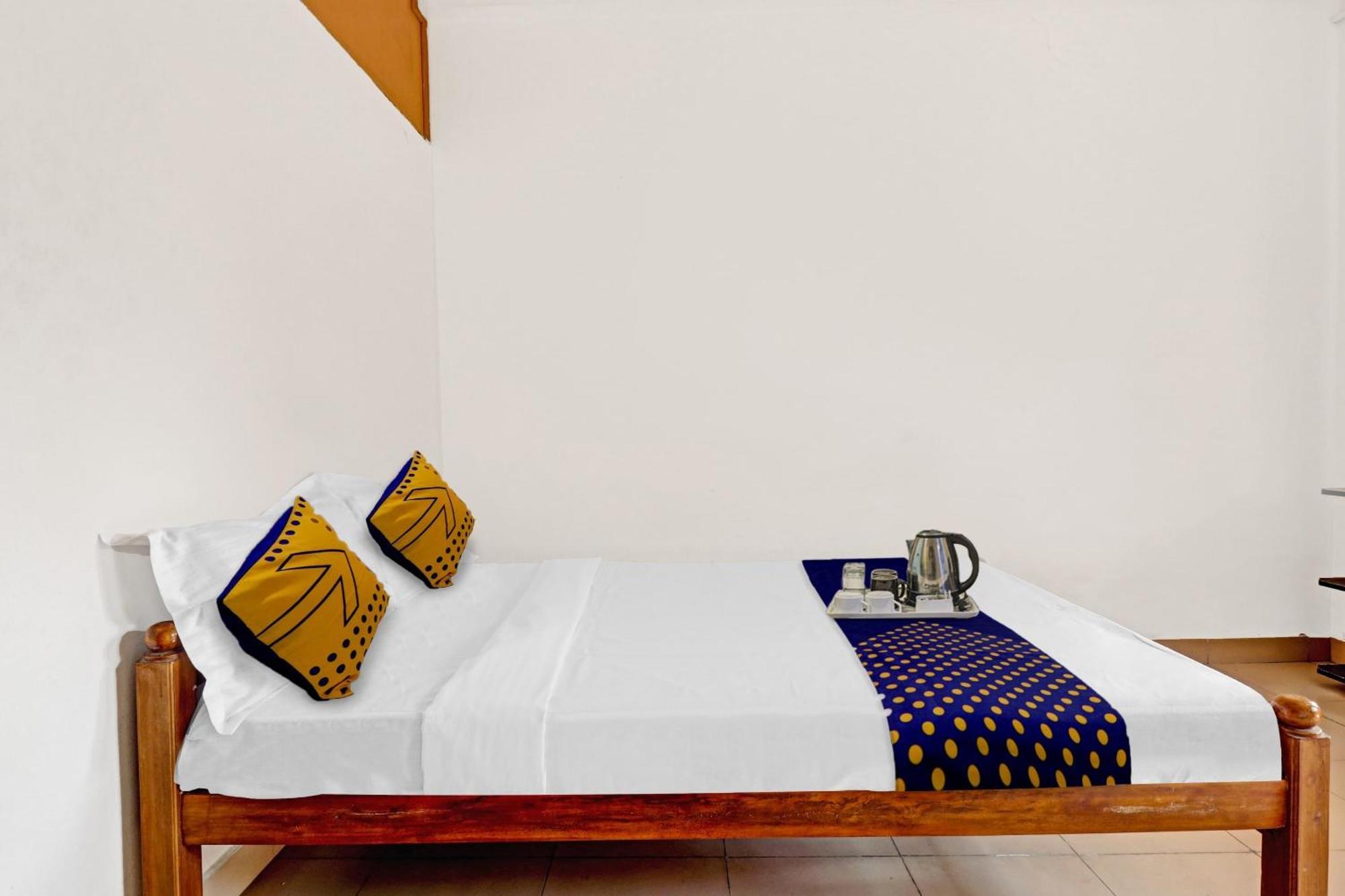 Spot On Jayesh Guest House Nashik Esterno foto