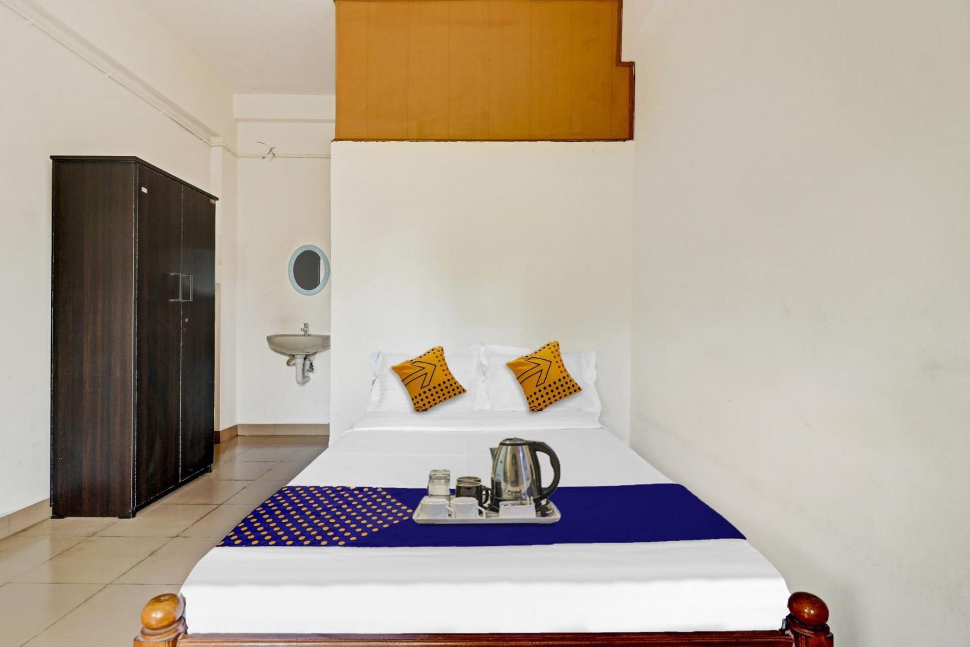 Spot On Jayesh Guest House Nashik Esterno foto