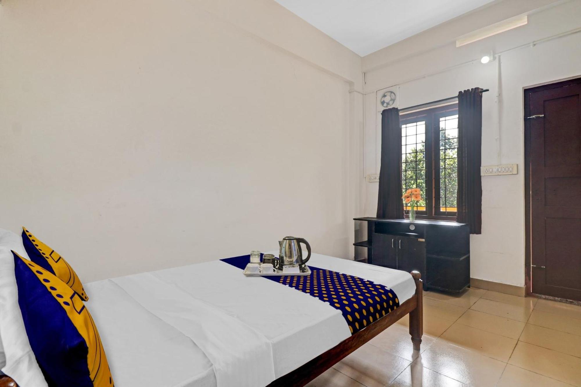 Spot On Jayesh Guest House Nashik Esterno foto